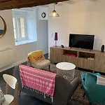 בית נופש Du Petit Rocher Suzanne Sainte-Suzanne (Mayenne)