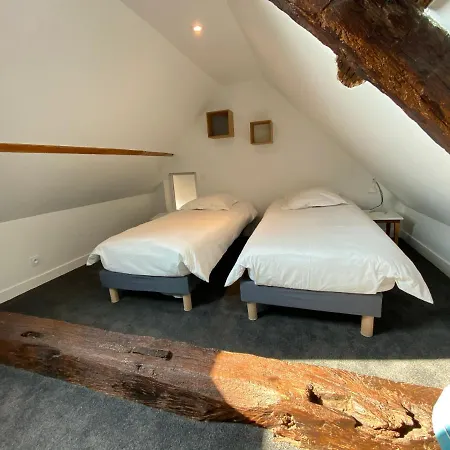 Du Petit Rocher Suzanne Hébergement de vacances Sainte-Suzanne (Mayenne)