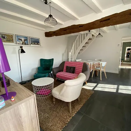 Du Petit Rocher Suzanne Hébergement de vacances Sainte-Suzanne (Mayenne)