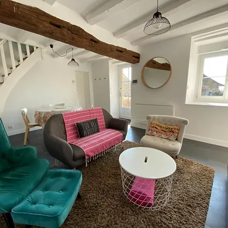 Holiday home Du Petit Rocher Suzanne Sainte-Suzanne (Mayenne)