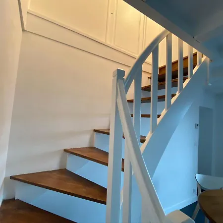 Du Petit Rocher Suzanne