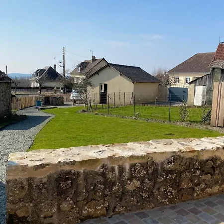בית נופש Du Petit Rocher Suzanne Sainte-Suzanne (Mayenne)