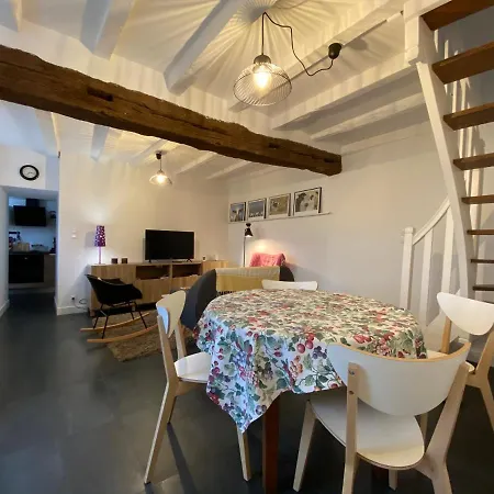 Holiday home Du Petit Rocher Suzanne Sainte-Suzanne (Mayenne)