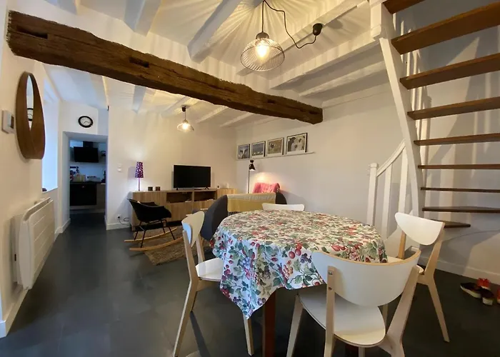 Holiday home Du Petit Rocher Suzanne Sainte-Suzanne (Mayenne)